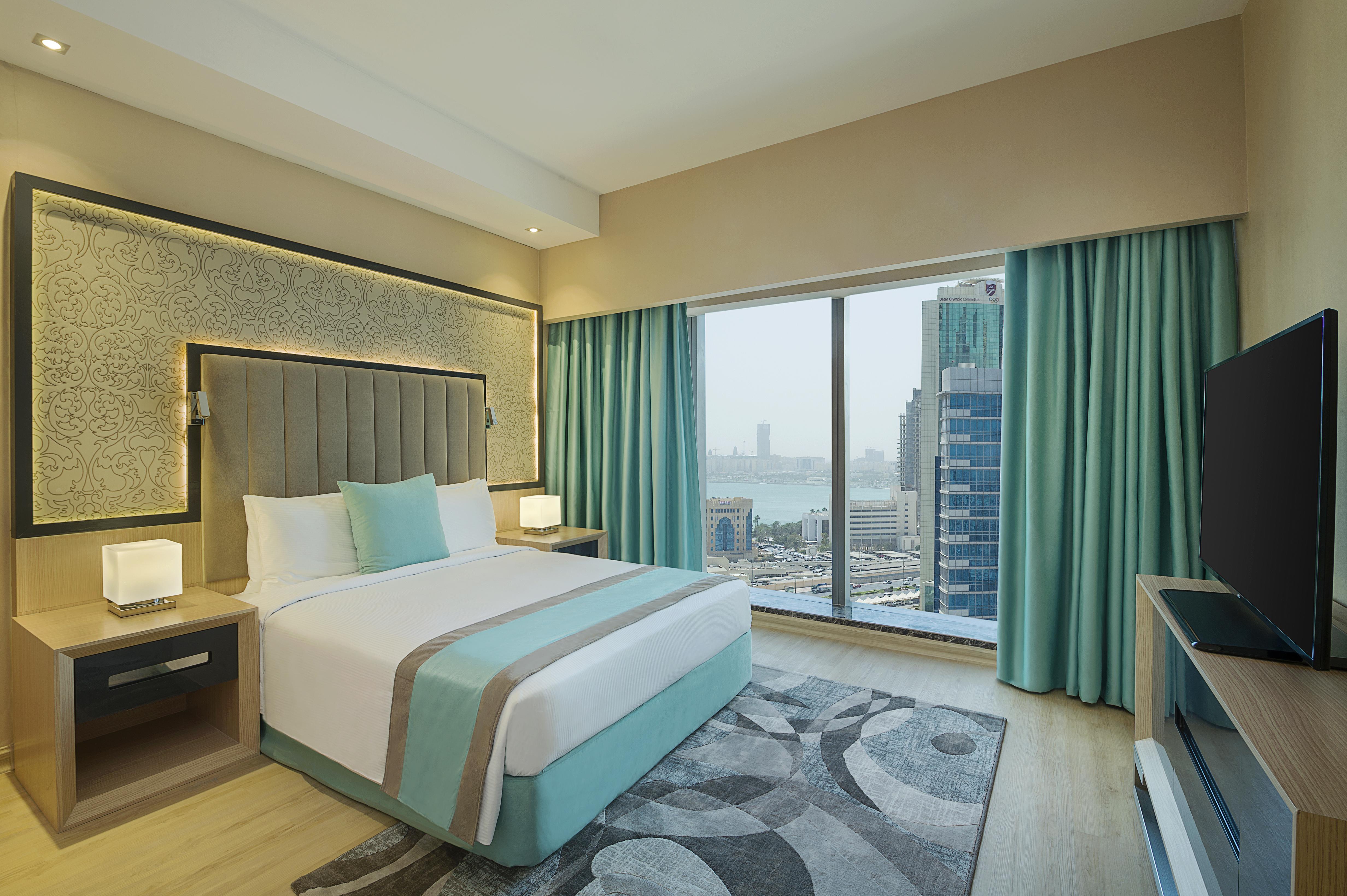 多哈西湾温德姆酒店 外观 照片 A bedroom at the hotel