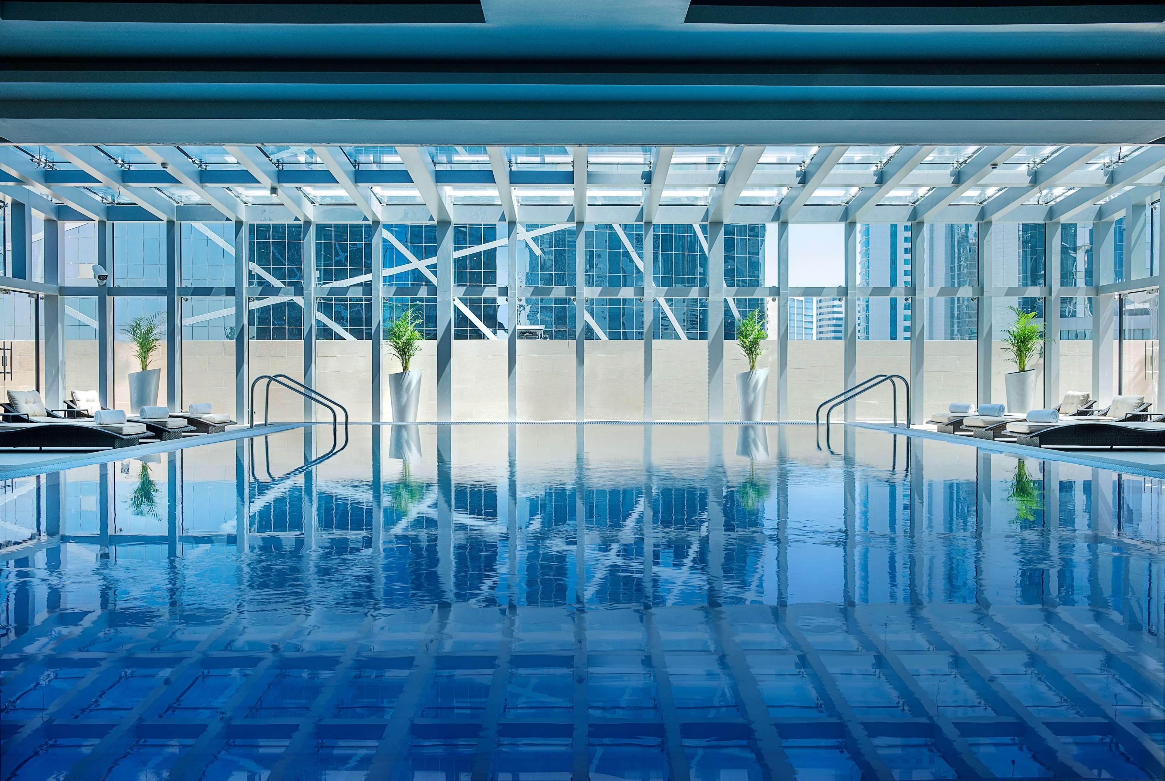 多哈西湾温德姆酒店 外观 照片 The pool at the Ritz-Carlton, Dubai