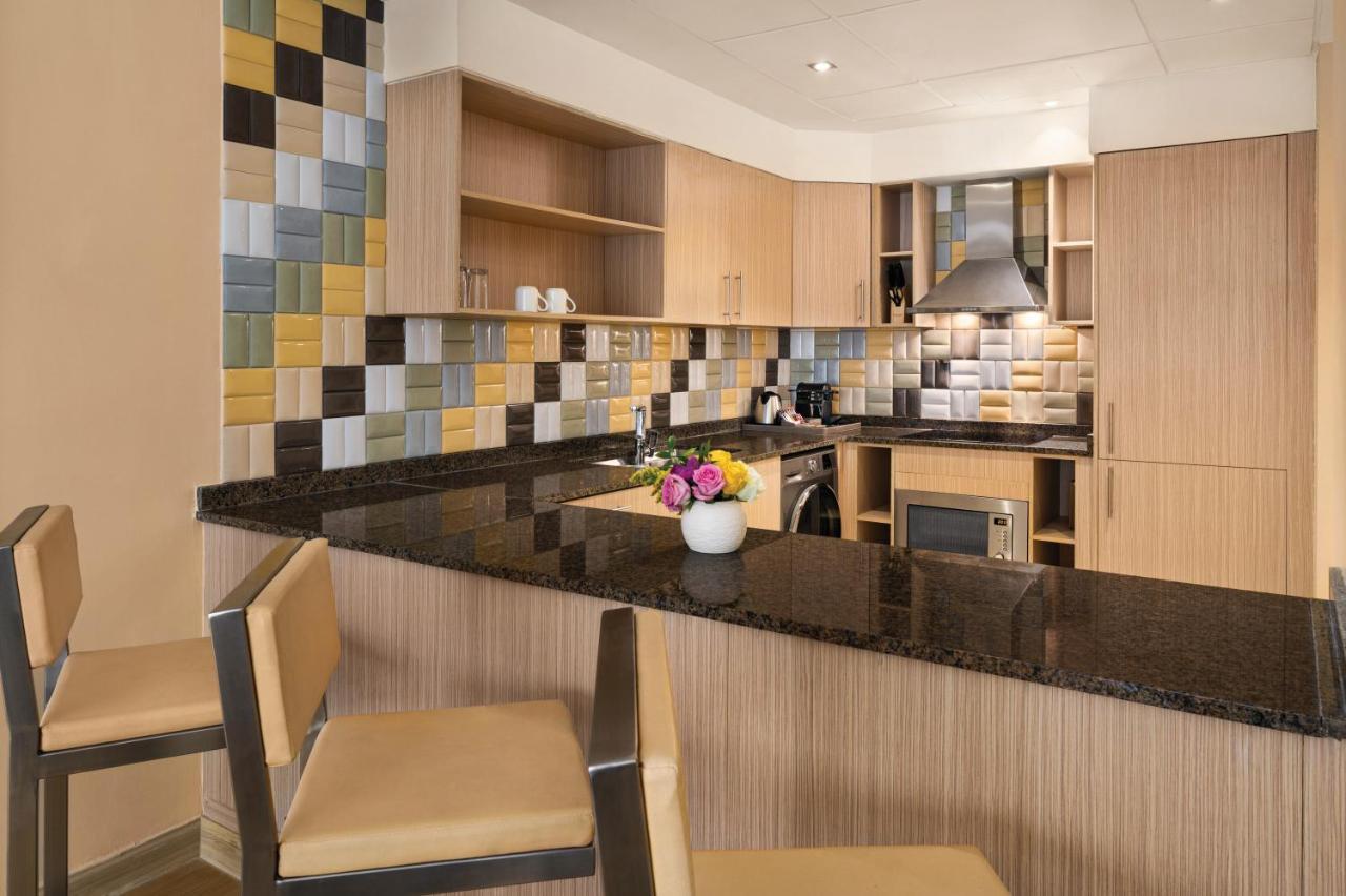 多哈西湾温德姆酒店 外观 照片 A kitchen in a typical apartment