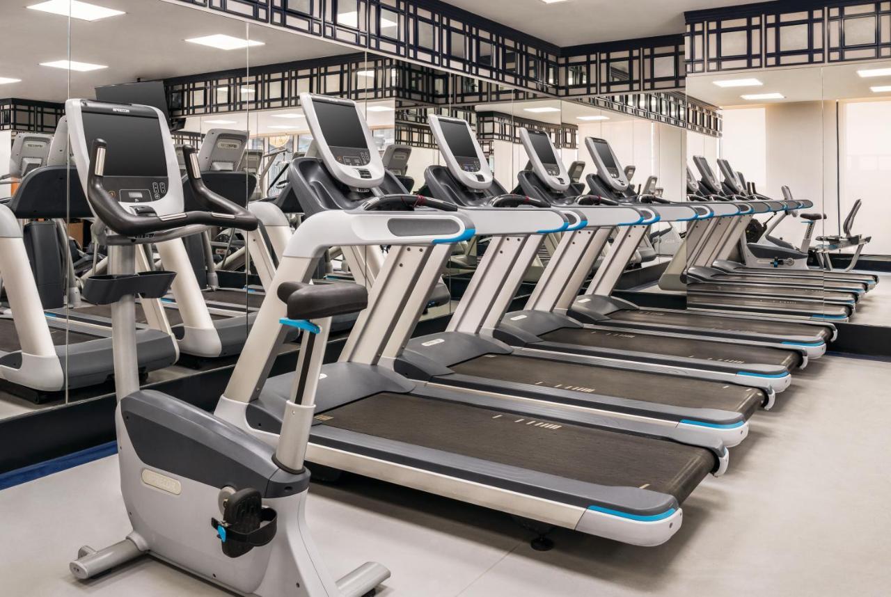 多哈西湾温德姆酒店 外观 照片 A row of treadmills
