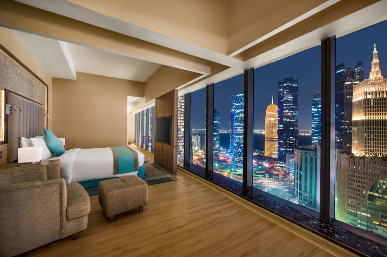 多哈西湾温德姆酒店 外观 照片 A bedroom at the hotel