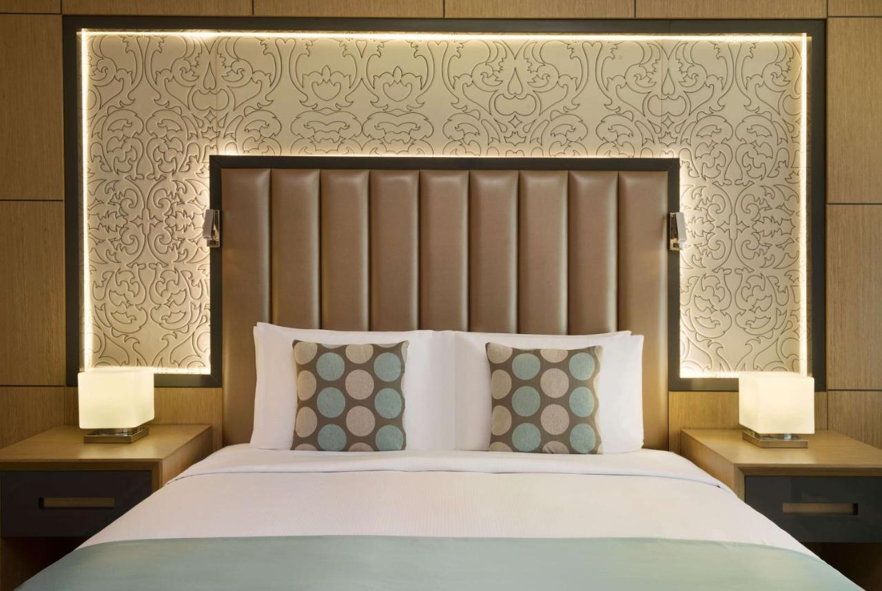 多哈西湾温德姆酒店 外观 照片 A bedroom at the hotel